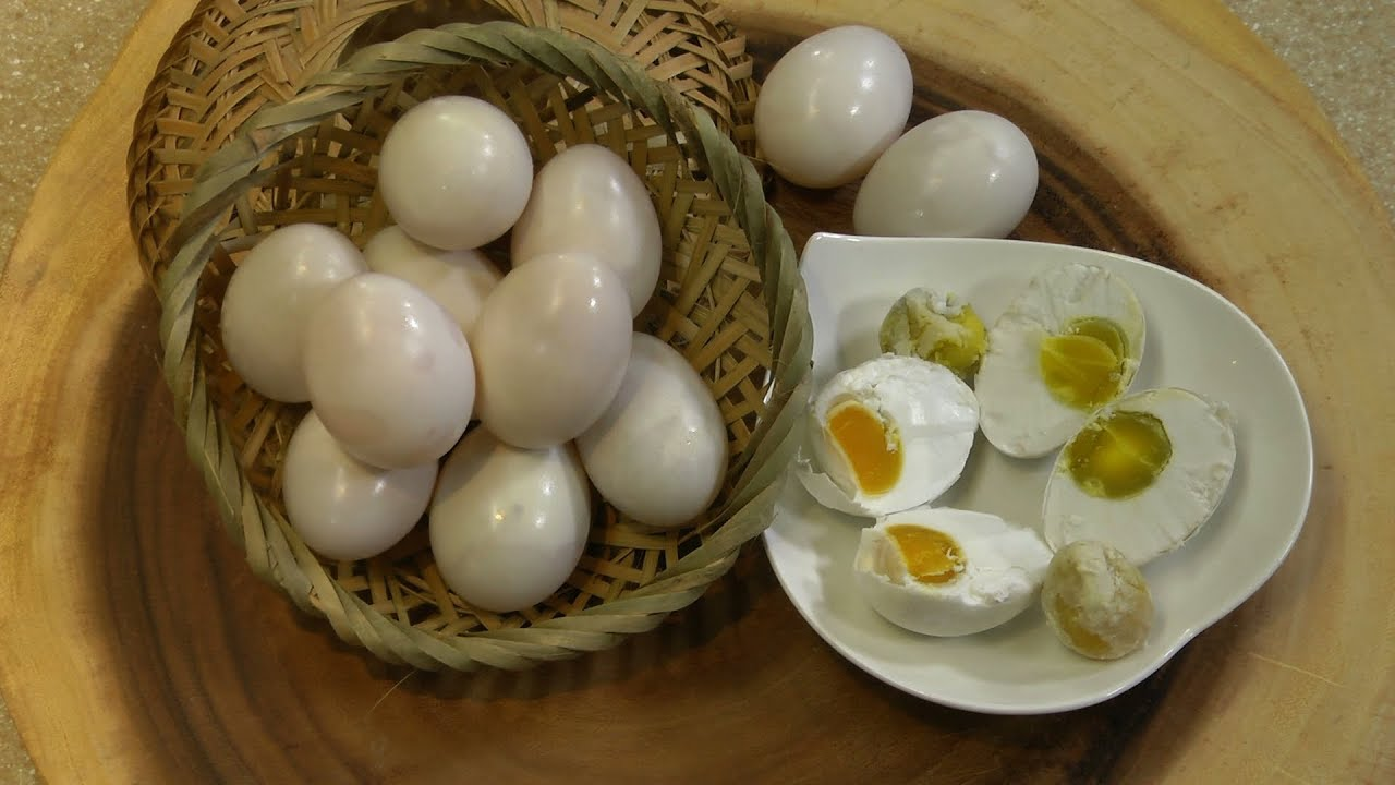 Dùng trứng luộc là cách giải bùa yêu được nhiều người áp dụng và đã thành công