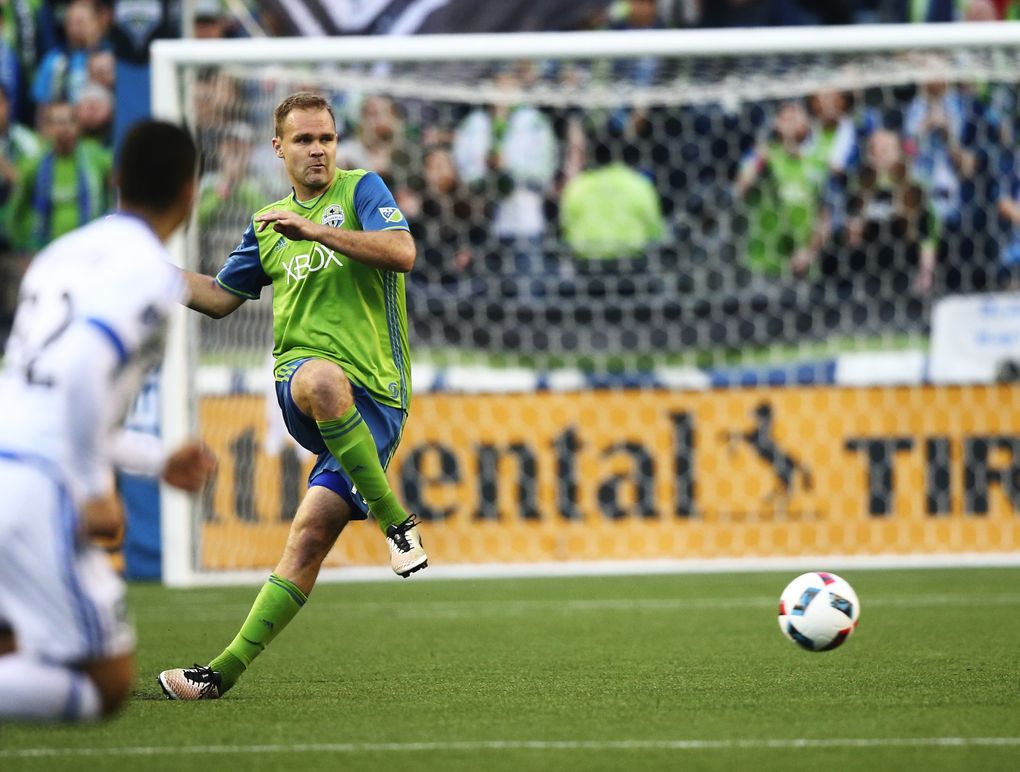 Sounders defenders Chad Marshall, Roman Torres developing a partnership of similar styles | The Seattle Times