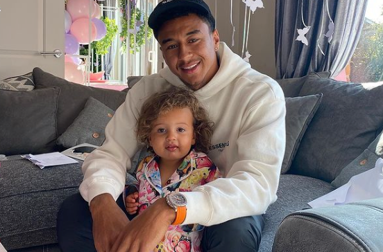 Jesse Lingard hanging out with his daughter Hope while waiting on a move to West Ham | Futball News